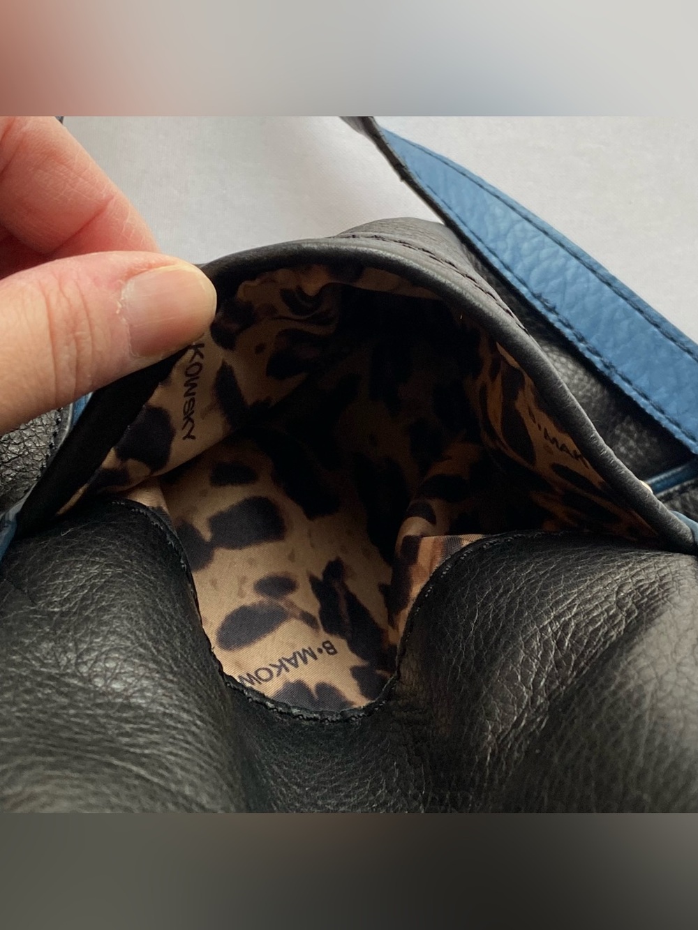 B Makowsky Black/ Blue Downtown Pebbled Leather Crossbody Satchel Purse - Picture 13 of 16